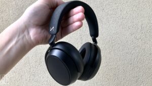 Advantages Of Buying Noise-Canceling Headphones Than The Standard Ones